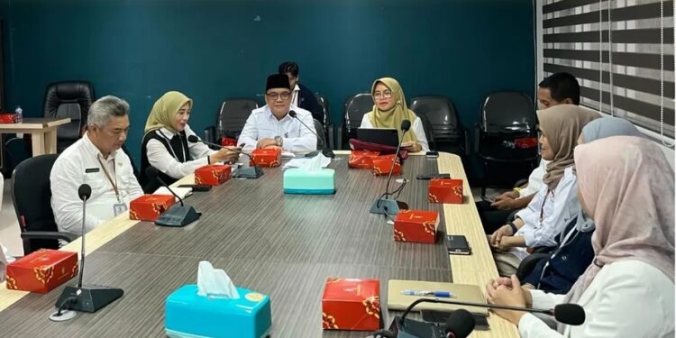 Kunjungan Wakil Wali Kota Balikpapan, Bagus Susetyo, ke kantor Disdukcapil pada Rabu, 9 April 2025.