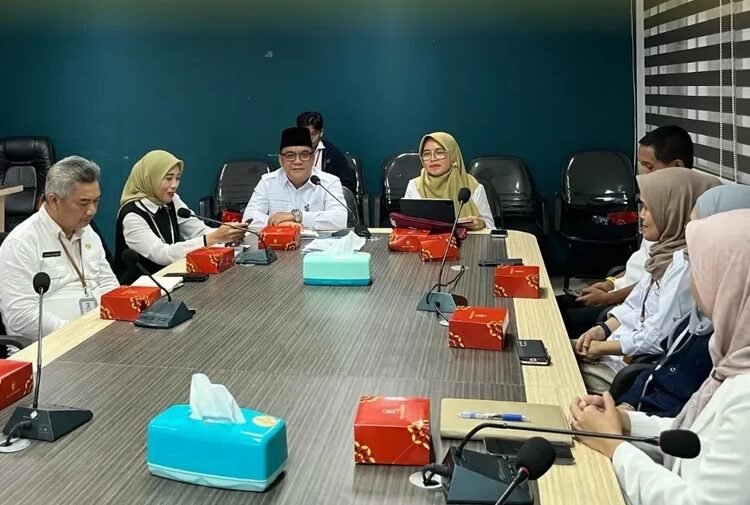 Kunjungan Wakil Wali Kota Balikpapan, Bagus Susetyo, ke kantor Disdukcapil pada Rabu, 9 April 2025.