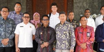 Pertemuan antara Wali Kota Balikpapan, Rahmad Mas'ud, dan Ketua Dewan Penasihat KADIN Indonesia sekaligus Pimpinan Arsari Group, Hashim Djojohadikusumo