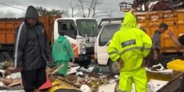 Pembersihan sampah di kawasan Bukit Cinta