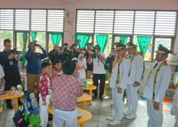 Wamen Bima Arya Tinjau Program Makan Bergizi Gratis di Balikpapan, Tekankan Aspek Kesehatan dan Ekonomi Lokal