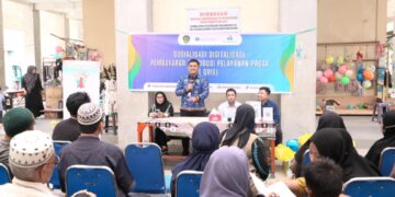 Sosialisasi pembayaran retribusi pasar menggunakan Quick Response Code Indonesian Standard (QRIS). 