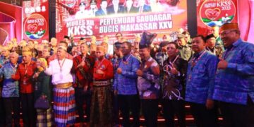 Abdul Waris Muin, menghadiri Musyawarah Besar (Mubes) XII Kerukunan Keluarga Sulawesi Selatan (KKSS) yang dirangkai dengan Pertemuan Saudagar Bugis-Makassar (PSBM) XXV di Hotel Four Points Makassar