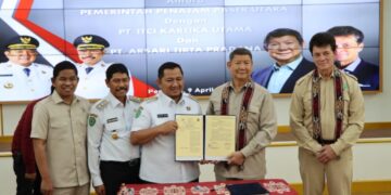 Penandatanganan kesepakatan bersama ini dilakukan oleh Bupati PPU Mudyat Noor, Direktur Utama PT ITCI Kartika Utama sekaligus CEO Arsari Group Hashim S. Djojohadikusumo, dan Direktur Utama PT Arsari Tirta Pradana, Wilhelmus Theodorus M. Smits, 