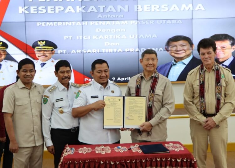 Penandatanganan kesepakatan bersama ini dilakukan oleh Bupati PPU Mudyat Noor, Direktur Utama PT ITCI Kartika Utama sekaligus CEO Arsari Group Hashim S. Djojohadikusumo, dan Direktur Utama PT Arsari Tirta Pradana, Wilhelmus Theodorus M. Smits, 