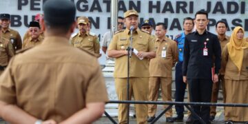 Apel perdana setelah libur panjang Hari Raya Idul Fitri 1446 Hijriah, di halaman Kantor Bupati PPU