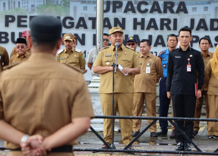 Apel perdana setelah libur panjang Hari Raya Idul Fitri 1446 Hijriah, di halaman Kantor Bupati PPU