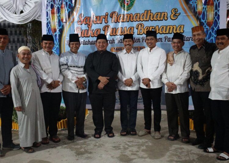 Safari Ramadan sekaligus buka puasa bersama di kediaman Wakil Bupati PPU, Abdul Waris Muin, di Desa Girimukti, Kecamatan Penajam