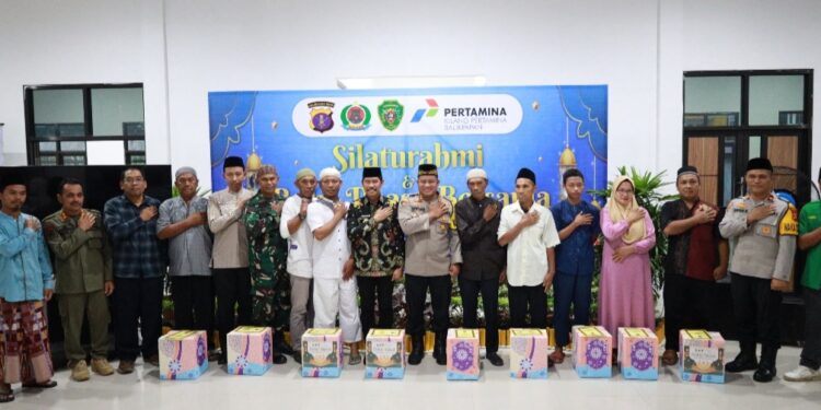 Wakil Bupati PPU, Abdul Waris Muin, dan istri, Indrayani, yang juga Wakil Ketua PKK PPU, tampak menghadiri buka bersama yang digelar Polres PPU