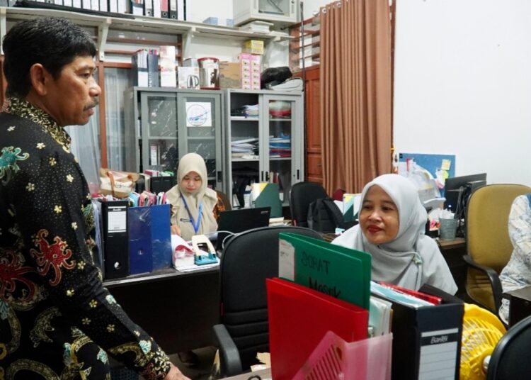 Abdul Waris Muin, melakukan inspeksi mendadak ke OPD