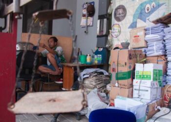 Dari sekitar 200 bank sampah yang pernah terbentuk di PPU, kini hanya sekitar setengahnya yang masih bertahan aktif.