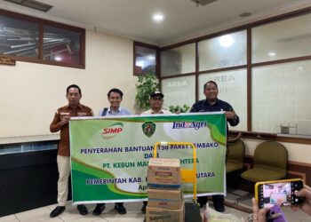 Serah terima bantuan 150 paket sembako dari PT Kebun Mandiri Sejahtera (KMS)