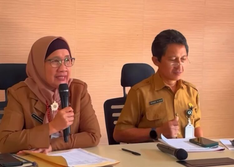 Sri Wahjuningsih, memimpin rapat penyusunan neraca pangan