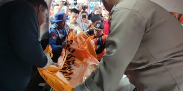 Satu Korban Ditemukan di Deck Atas Ferry Mukhlisa, Tim SAR Lanjutkan Penyelaman Cari Jurumudi Kahayu