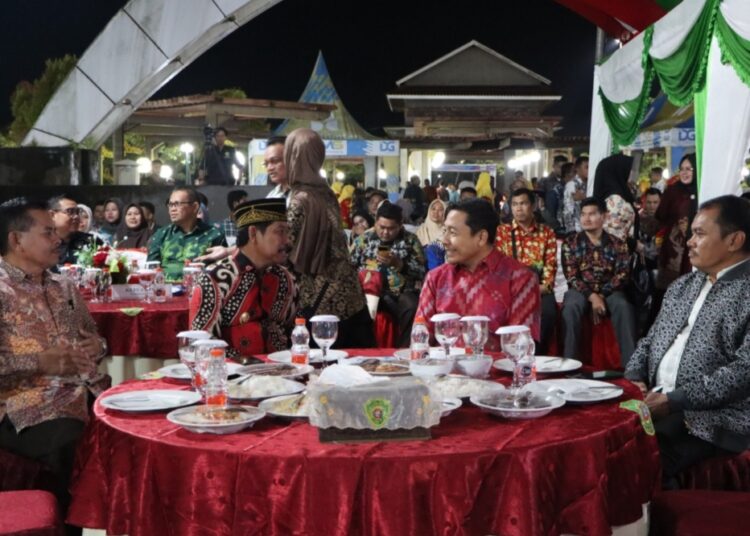 Gala Dinner di Alun-Alun Penyembolum