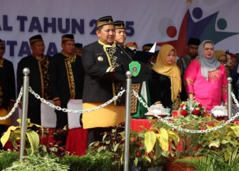 Upacara dipimpin oleh Bupati PPU, Mudyat Noor, di halaman Kantor Bupati PPU pada Jumat pagi, 2 Mei 2025