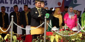 Upacara dipimpin oleh Bupati PPU, Mudyat Noor, di halaman Kantor Bupati PPU pada Jumat pagi, 2 Mei 2025