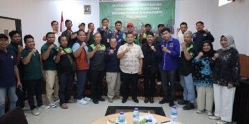 Forum dialog terbuka antara pekerja dan pengusaha dalam kegiatan bertajuk Ngopi Bareng di Hotel Ika Petung, Sabtu pagi, 3 Mei 2025