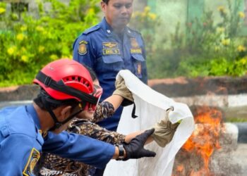 Siaga Kebakaran : PLN UIP KLT dan BPBD Berau Bersinergi Tingkatkan Kesiapsiagaan Pegawai dalam Semangat Hari Buruh