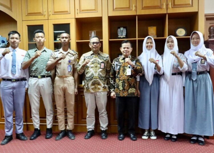 Seremoni pelepasan oleh Sekda PPU, Tohar, di Kantor Bupati PPU