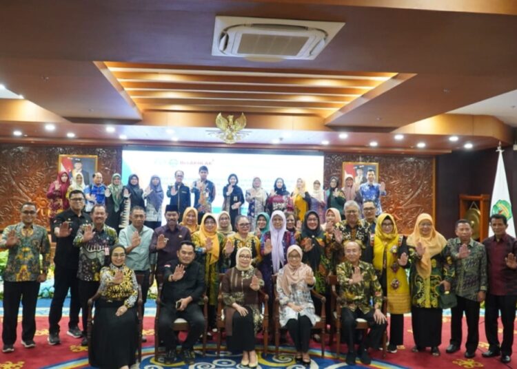 Diskusi bersama Menteri Pemberdayaan Perempuan dan Perlindungan Anak (PPPA) RI di Kantor Gubernur Kalimantan Timur