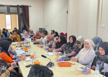 Rapat Kecamatan Penajam pada Jumat, 9 Mei 2025, di ruang rapat Kantor Kecamatan Penajam.