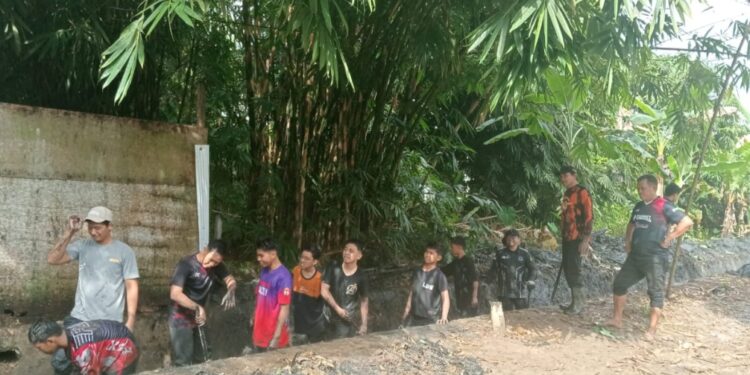 Kegiatan Jumat Bersih yang dilaksanakan serentak di lima kelurahan