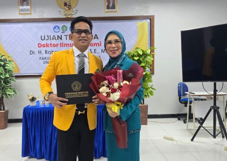 Rahmad Mas’ud Raih Gelar Doktor, Tekankan Pentingnya Ilmu