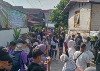 DLH Kota Balikpapan melakukan pendekatan baru yang lebih konkret melalui kegiatan bertajuk Aksi Bersih Sampah Plastik pada Rabu 4 Juni 2025 di Kampung Bungas RT 69, Kelurahan Gunung Sari Ilir (GSI).