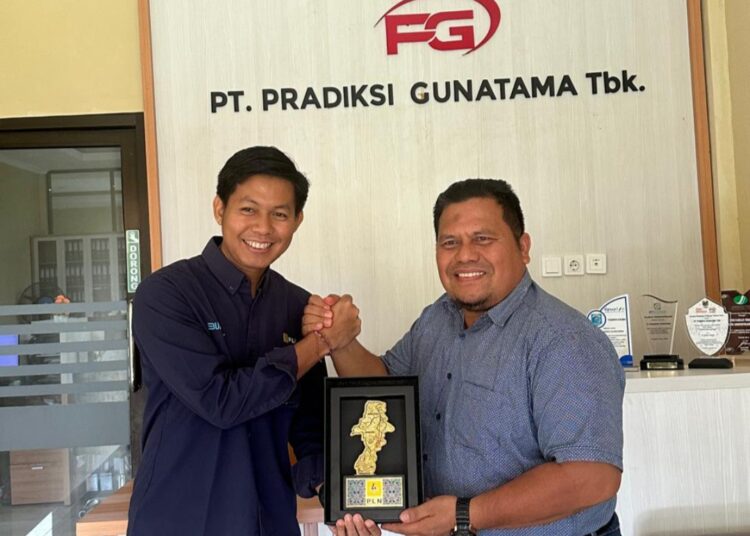 PLN UIP KLT dan PT Pradiksi Gunatama Tbk Sepakati Perjanjian Pinjam Pakai Lahan Dukung Pembangunan Infrastruktur Ketenagalistrikan
