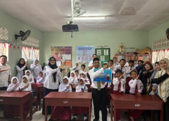 KKT Perkuat Dukungan Pendidikan Lewat Bantuan Fasilitas Belajar untuk SD IT PJHI Balikpapan