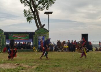 Festival Ragam Budaya Pikat Pengunjung Pantai Manggar