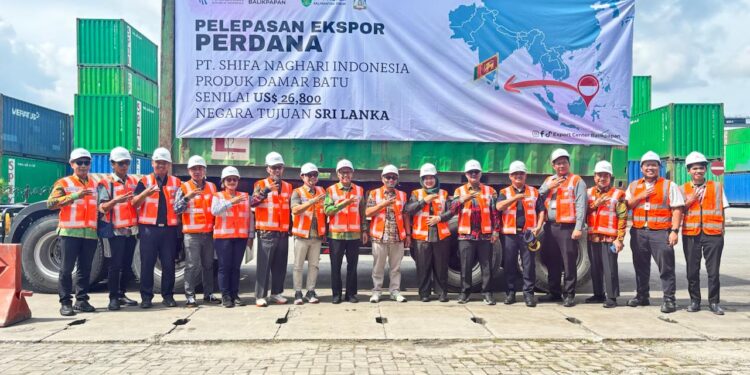 KKT Fasilitasi Ekspor Perdana Damar Batu Balikpapan ke Sri Lanka