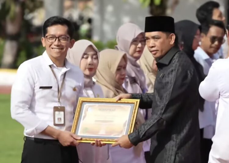 Alwi Apresiasi Dedikasi Tenaga Kesehatan dan Puskesmas Berprestasi di HKN 2025