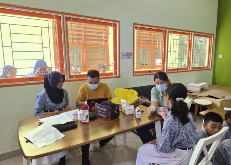 Kegiatan pemeriksaan HB di SDN 012 Balikpapan Kota