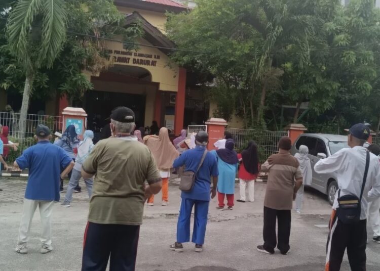 Senam dan edukasi kesehatan lansia Puskesmas Klandasan Ilir
