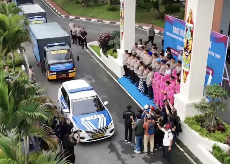 Kapolda Kaltim Lepas Kiriman Bantuan untuk Korban Banjir di Sumatra