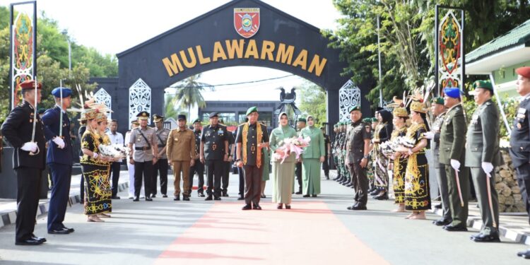 Tongkat Komando Kodam Mulawarman Berganti, Tradisi Militer Warnai Pergantian Pangdam