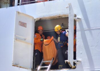 Kapal Miring di Pelabuhan Semayang, Satu Orang Tewas Terjepit Kendaraan