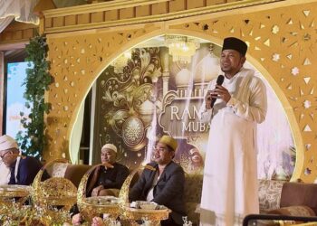 Gubernur Kaltim Buka Puasa di Rumah Masa Kecil, Warga Kampung Baru Ikut Larut dalam Kebersamaan