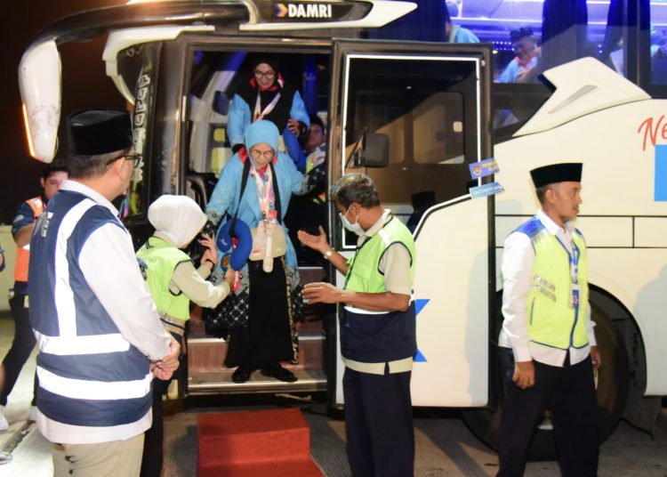 359 Jemaah Haji Kloter Pertama Berangkat ke Tanah Suci, Bandara Jaga Ketepatan Waktu dan Layanan Lansia