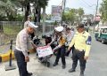 Parkir Liar di Depan BSB Balikpapan, Polisi Tempel 15 Stiker dan Tilang Lima Motor